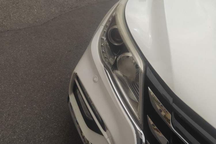 Used Baojun 560 2017 Rhythmic Edition 1.5T Manual Premium Model Right Front Headlight