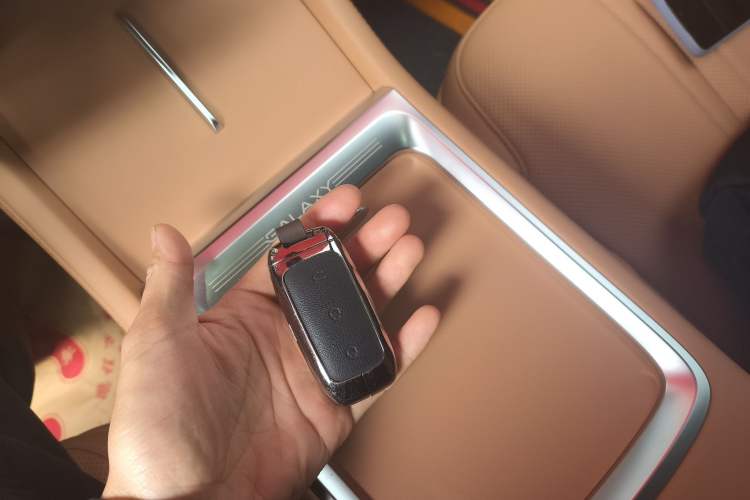 Used Geely Galaxy L7 2025 EM-i 115km Long-Range Version