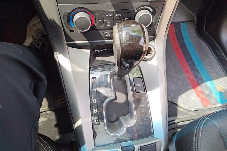 Used Chevrolet Captiva 2012 2.4L 4x4 Flagship Edition 7 Seats Gear Lever
