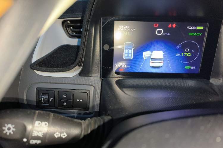 Used Wuling Hongguang MINIEV 2021 Macaron Premium Model – Lithium Iron Phosphate Odometer Close Up