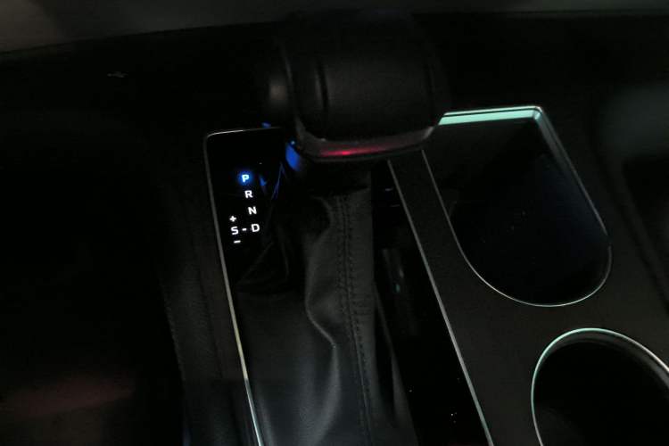 Used Toyota Granvia 2022 2.5L Hybrid Premium Edition