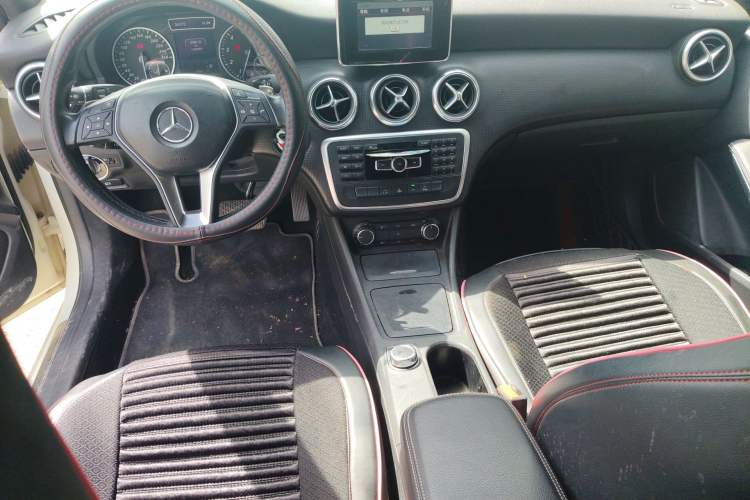 Used Mercedes-Benz A-Class 2013 A 180 Fashion Model Center Console