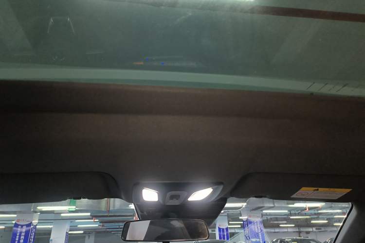 Used Changan UNI-V 2023 1.5T Prestige Model
