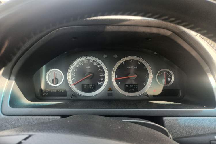 Used Volvo XC90 2013 2.5T T5 Executive Upgrade Edition Instrument Cluster