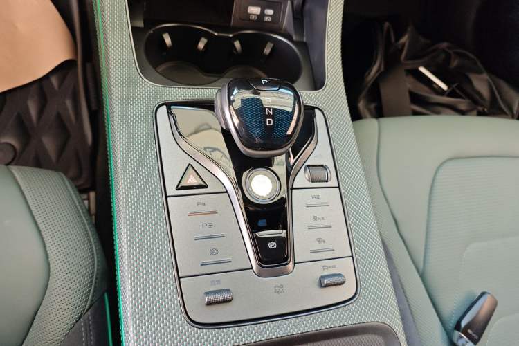 Used BYD Han 2022 EV 610 km All-Wheel-Drive Qianshan Cui Limited Edition
