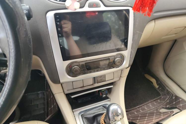 Used Ford Focus 2013 Hatchback Classic 1.8L Manual Fashion Edition Audio And AC Panel