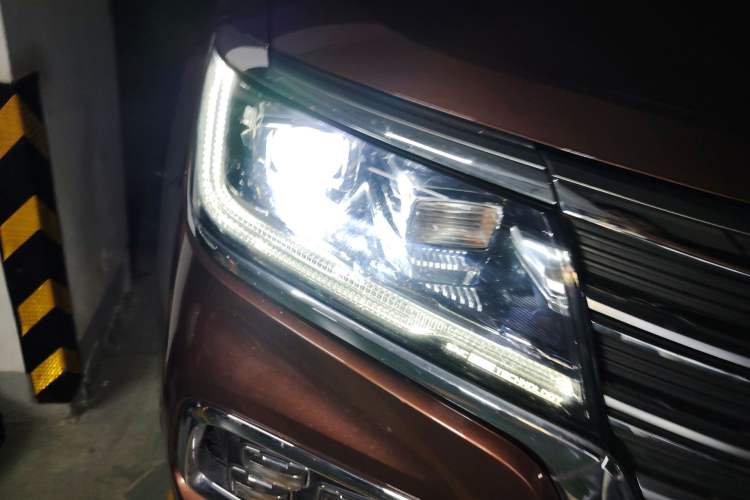 Used Roewe RX8 2019 30T Two-Wheel Drive Supreme Flagship Edition
