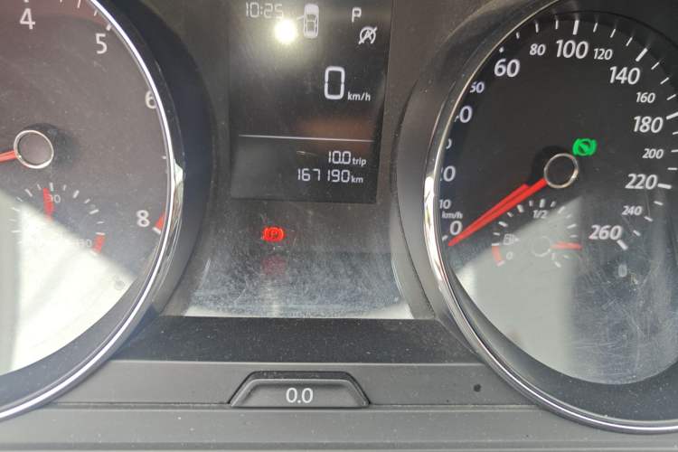 Used Volkswagen Lamando 2017 230TSI DSG Fashion Edition Odometer Close Up