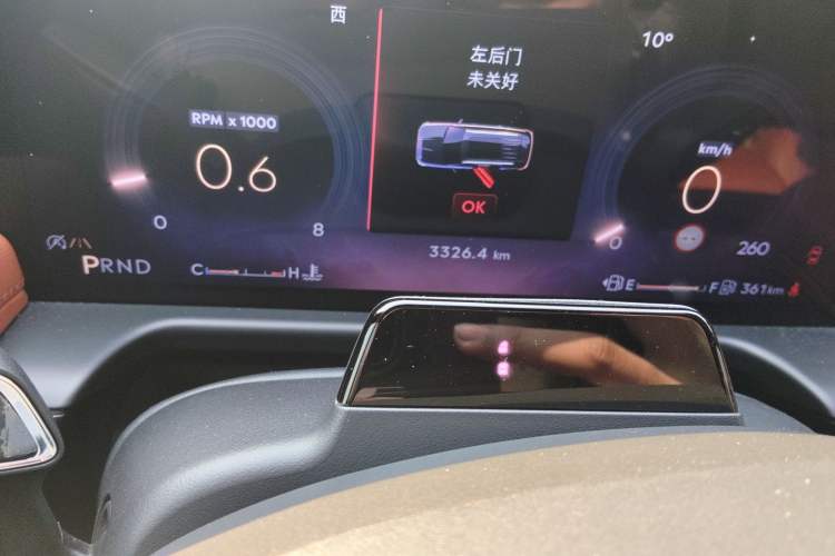 Used Lincoln Aviator 2024 3.0T V6 All-Wheel-Drive Luxury Edition Six Seats Odometer Close Up