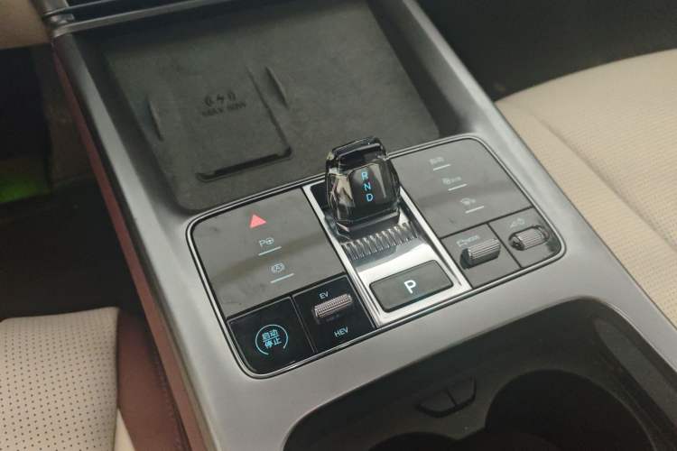 Used BYD Seal 07 DM-i 2025 Intelligent Driving Version DM-i 1.5L 125 km Prestige Edition Gear Lever