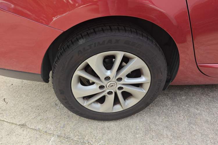 Used Renault Fluence 2015 2.0L Standard Edition
