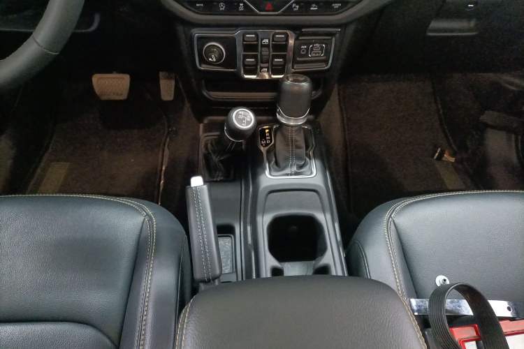 Used Jeep Wrangler 2024 2.0T Sahara Four-Door Edition
