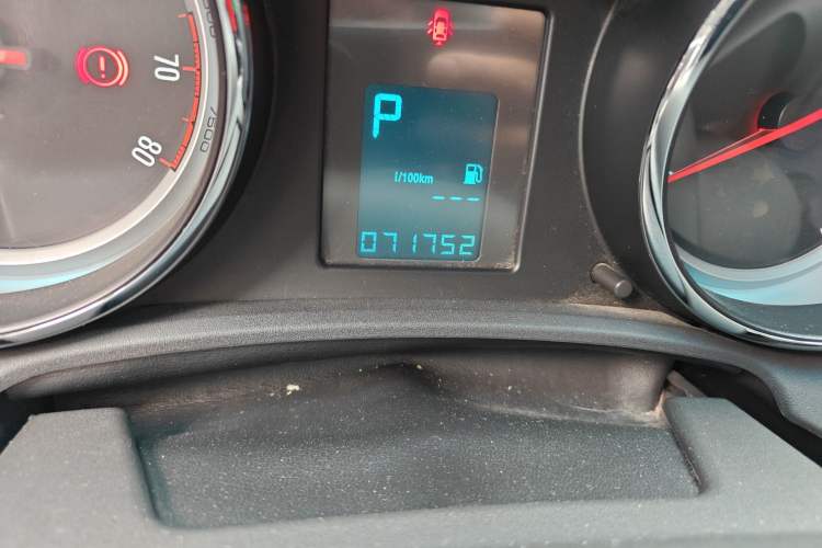 Used Buick GT 2012 XT 1.6L Automatic Fashion Edition Odometer Close Up