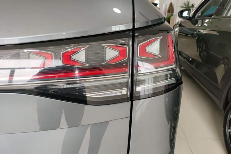 Used Volkswagen Tayron 2023 300TSI Two-Wheel-Drive Luxury Plus Advanced Edition Right Rear Taillight