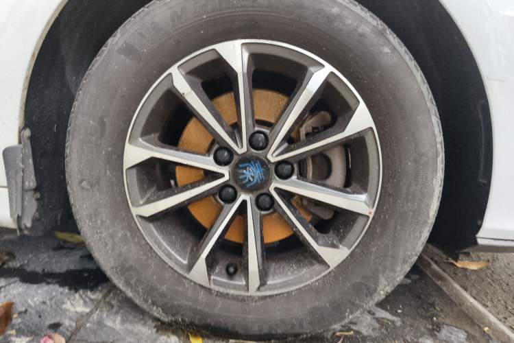 Used BYD Qin Pro New Energy 2018 DM 1.5TI Automatic Smart Connect Dynamic Model Right Front Wheel Hub