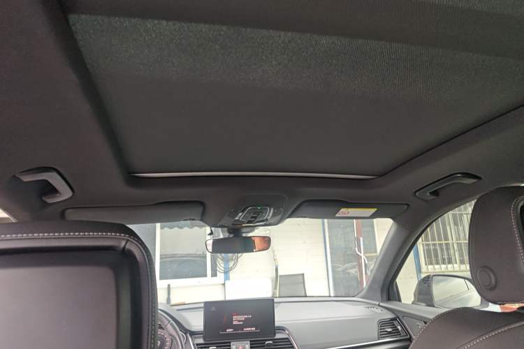 Used Audi Q5L 2023 40T Luxury Dynamic Model Headliner