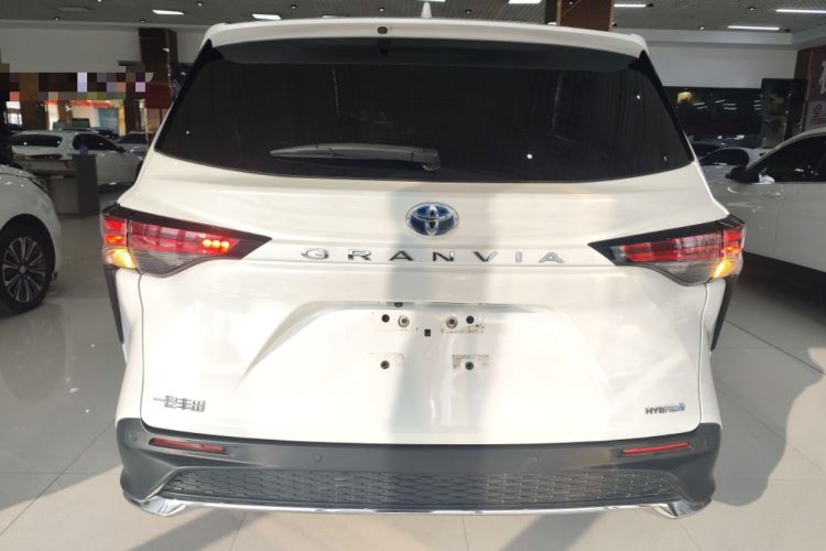 Used Toyota Granvia 2023 2.5L Hybrid Comfort Edition
