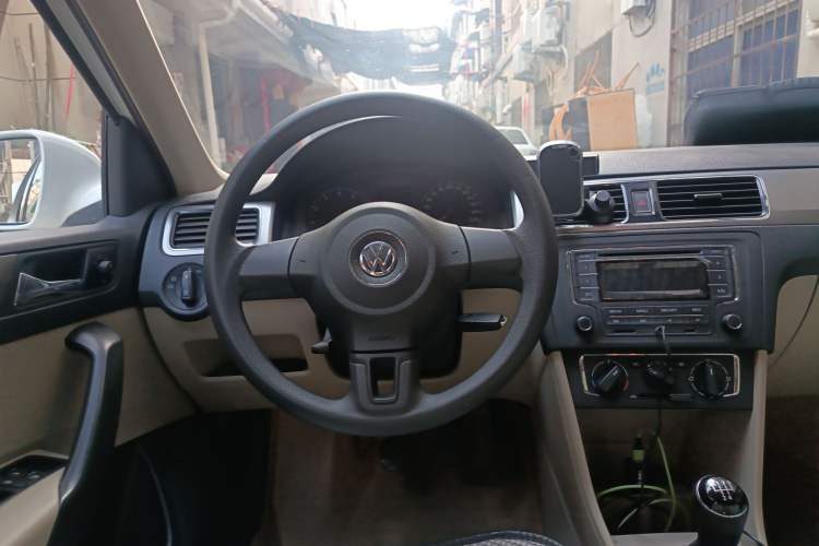 Used Volkswagen Santana 2015 1.4L Manual Comfort Edition
