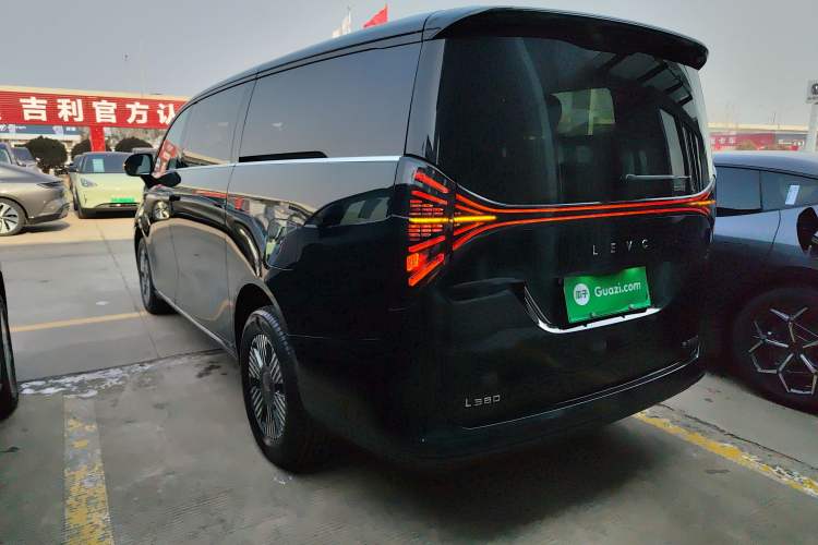 Used Geely Galaxy LEVC L380 2024 140-Degree 6-Seater All-Wheel-Drive Ultra