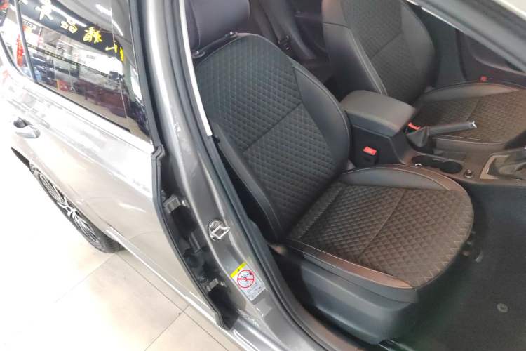 Used Skoda Octavia 2019 1.5L Automatic Smart Drive Luxury Edition China VI Standard Right Front Seat