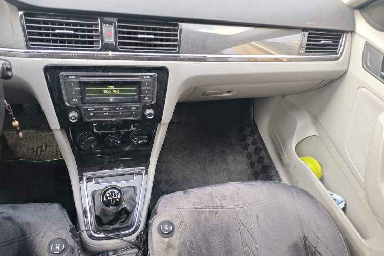 Used Volkswagen Bora 2013 1.6L Manual Fashion Edition