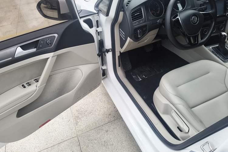 Used Volkswagen Golf 2015 1.6L Automatic Comfort Model