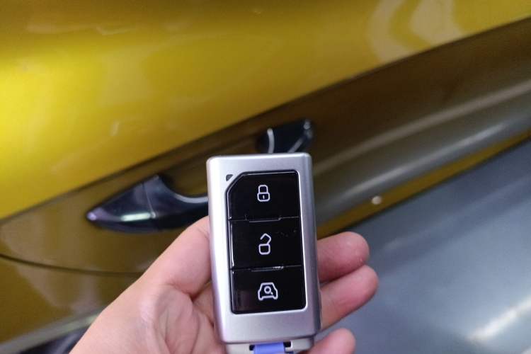 Used 212 T01 2024 2.0T Explorer
