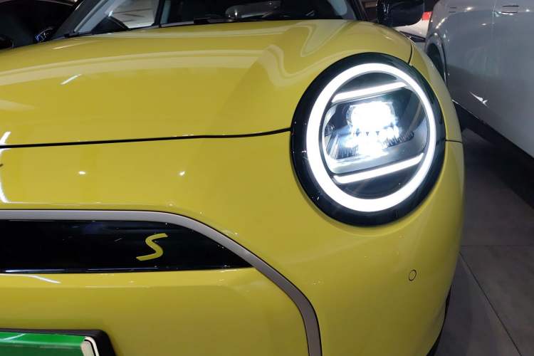 Used MINI Electric COOPER 2024 452km COOPER SE Artist Left Front Headlight