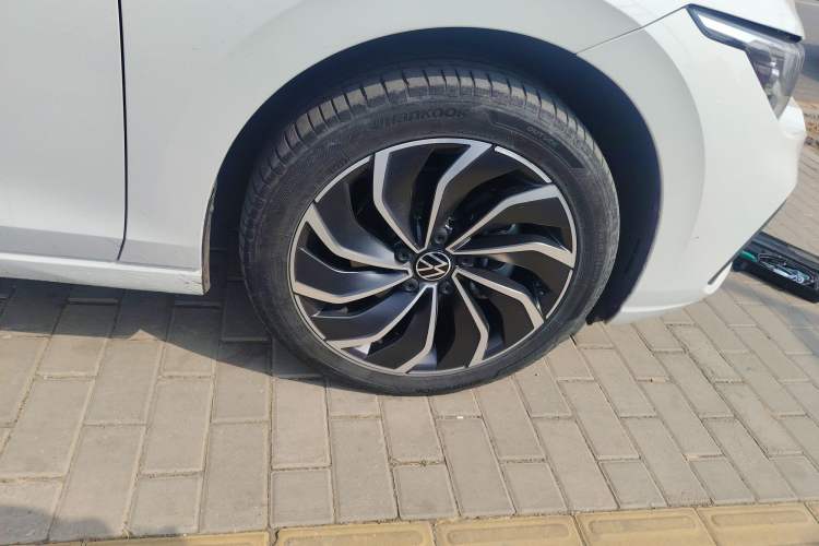 Used Volkswagen Golf 2023 280TSI DSG Pro Right Front Wheel Hub