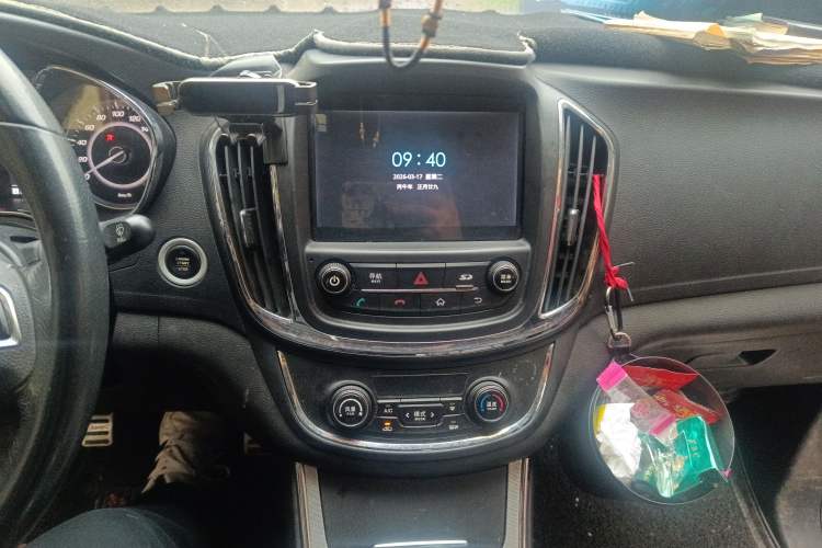 Used Baojun 560 2015 1.8L manual luxury version
