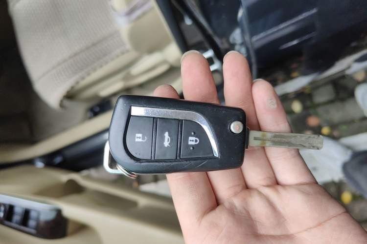 Used Toyota Camry 2016 2.0E 10th Anniversary Elite Edition
