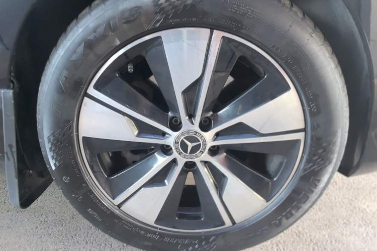 Used Mercedes-Benz V-Class 2020 V 260 Avantgarde Edition Right Front Wheel Hub
