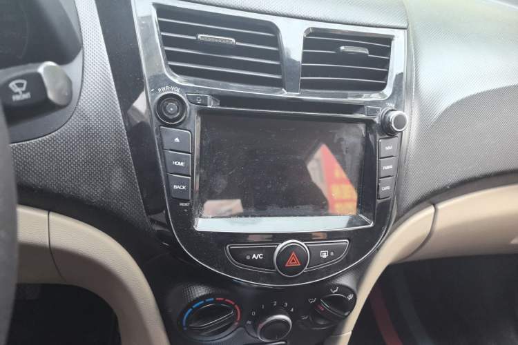 Used Hyundai Verna (older generation) 2014 1.4L Manual Smart GLS Trim Audio And AC Panel