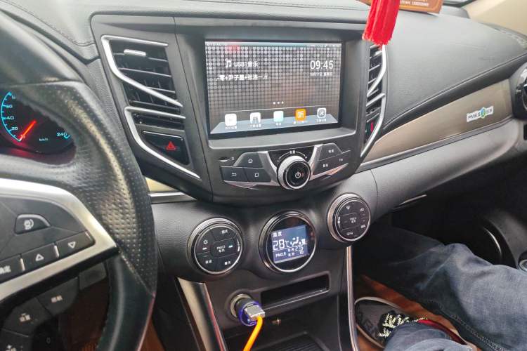 Used BYD Song New Energy 2017 Song DM 1.5TID All-Wheel Drive Luxury Model Audio And AC Panel