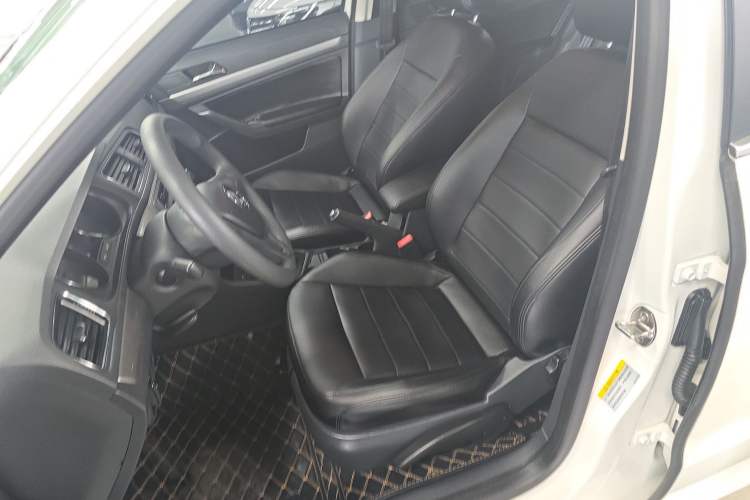 Used Volkswagen Gran Lavida 2015 1.6L Automatic Fashion Edition