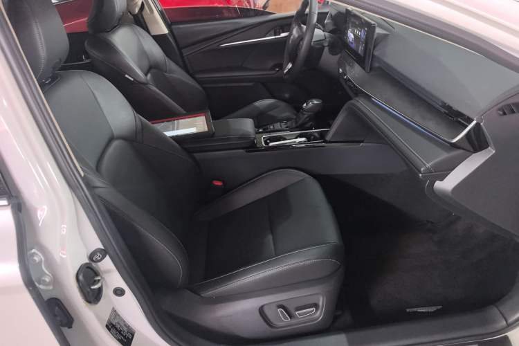 Used Toyota Camry 2024 Dual-Motor 2.0 HGVP Luxury Edition Right Front Seat