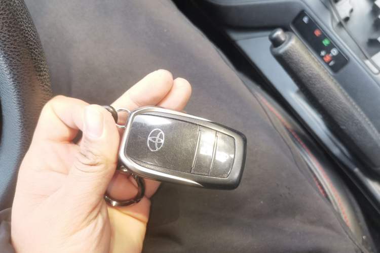 Used Toyota RAV4 2016 2.0L CVT Two-Wheel Drive Fashion Edition China V Standard Interior 1