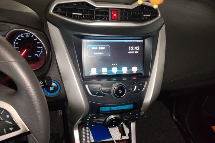 Used BYD Yuan New Energy 2018 EV360 Smart Connected Cool Model Audio And AC Panel