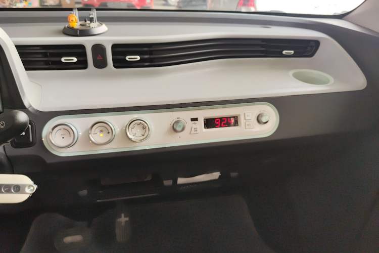 Used Wuling Hongguang MINIEV 2022 Macaron Premium Model – Lithium Iron Phosphate