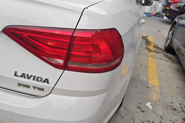 Used Volkswagen Lavida 2017 1.6L Automatic Comfort Edition Right Rear Taillight