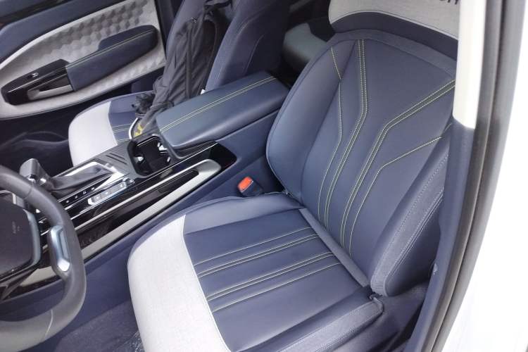 Used Baojun RM-5 2019 1.5T CVT 24-Hour Online Luxury Version 7 Seats Left Front Seat