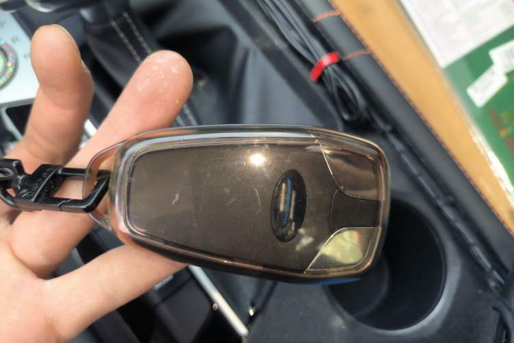 Used CHANGAN OSHAN X7 PLUS 2022 1.5T Blue Whale Edition Automatic Prestige 7-Seater Vehicle Key