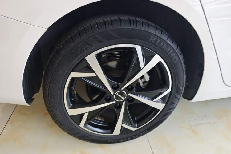 Used Roewe i5 2023 1.5L CVT Luxury Edition Right Rear Wheel Hub