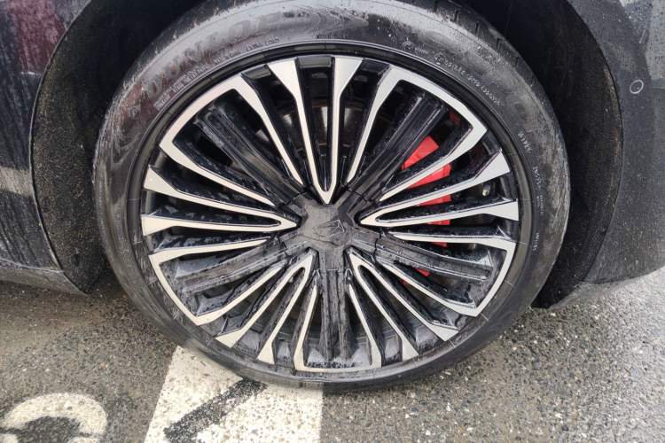 Used Avatr 12 2025 Ultra Extended-Range Edition Right Front Wheel Hub