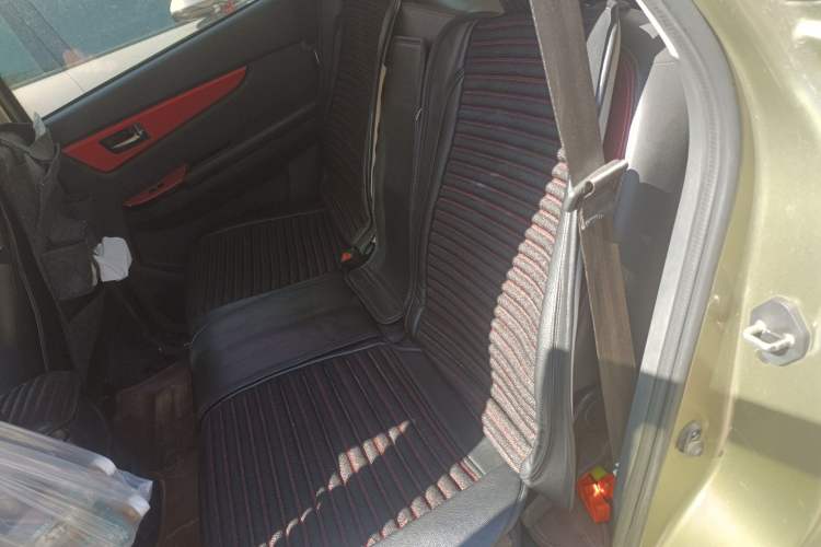 Used HYOSOW S3 2014 1.5L Comfort Version China IV Emission Standard Left Rear Seat