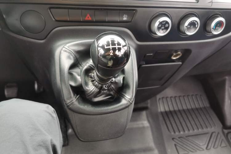 Used JMC Fushun 2023 2.0T Manual Mid-Drive Mid-Roof Commercial Multi-Purpose 7-Seater Passenger Vehicle