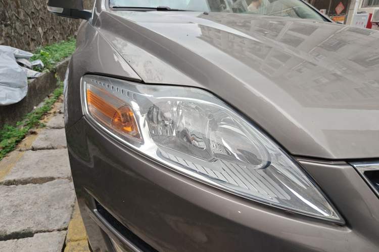 Used Ford Mondeo 2011 2.0L GTDi 200 Fashion Edition Right Front Headlight