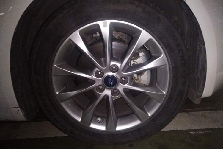 Used Ford Mondeo 2017 EcoBoost 180 Stylish Model Right Front Wheel Hub