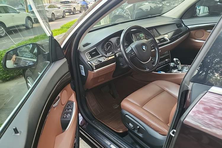 Used BMW 5 Series GT 2014 535i Leading Model