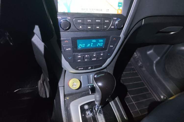 Used GAC Trumpchi GS5 2014 1.8T Automatic Two-Wheel Drive Supreme Edition Audio And AC Panel